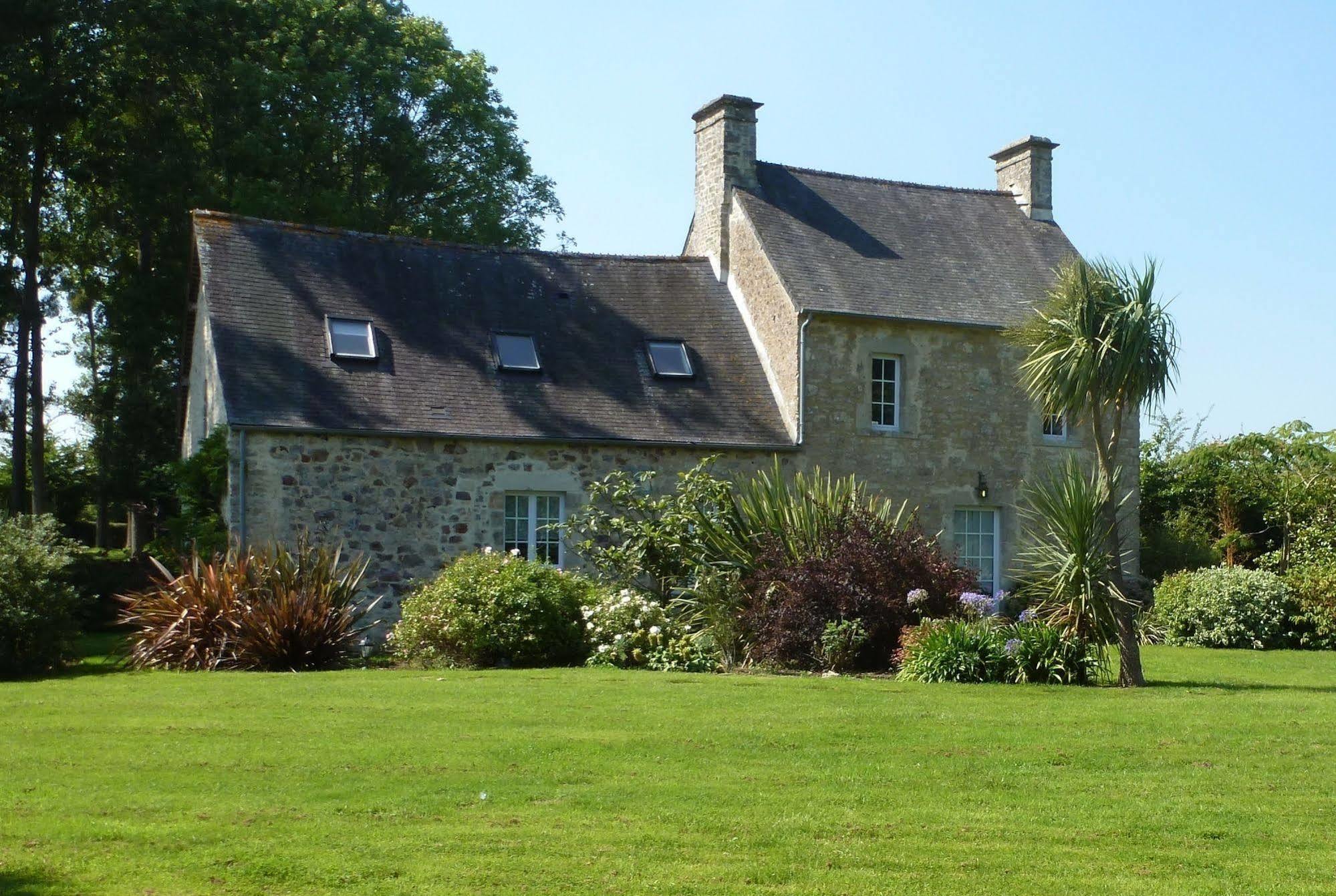 Bed and Breakfast Manoir De Savigny Valognes Esterno foto